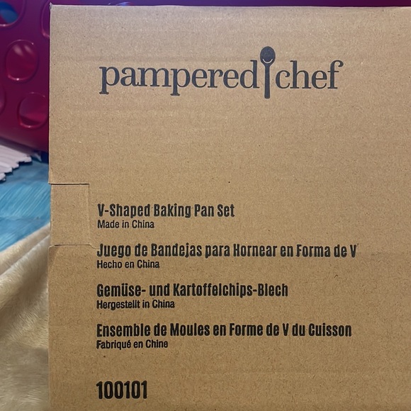 Pampered chef V shaped baking pan set - Picture 2 of 2
